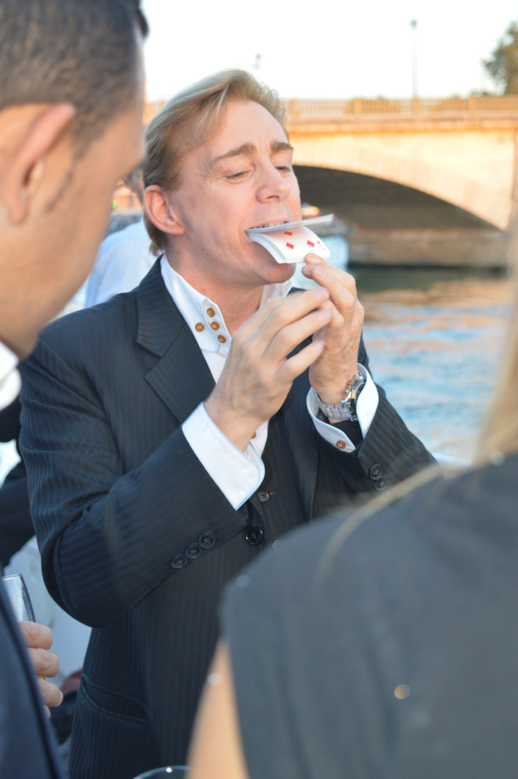 Spectacles et animations magicien anniversaire adulte